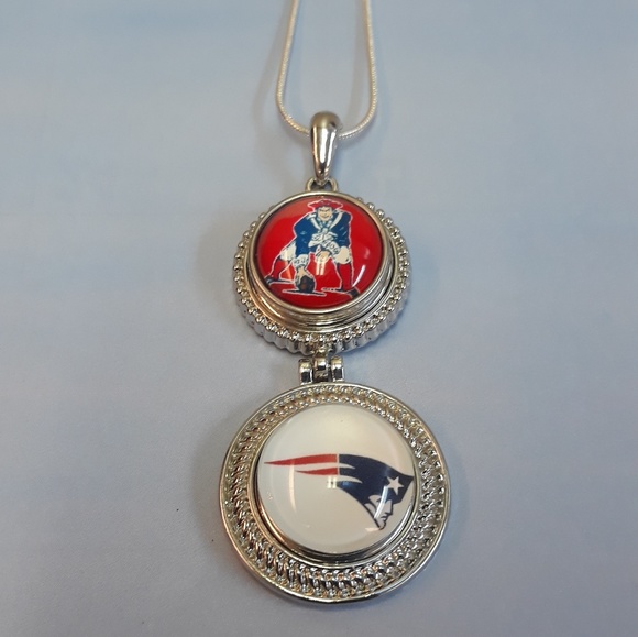 New England Patriots Necklace - Picture 1 of 2